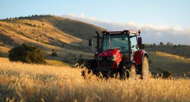 Zostań handlowcem SuperTraktor.pl – sprzedawaj ciągniki i maszyny rolnicze!
